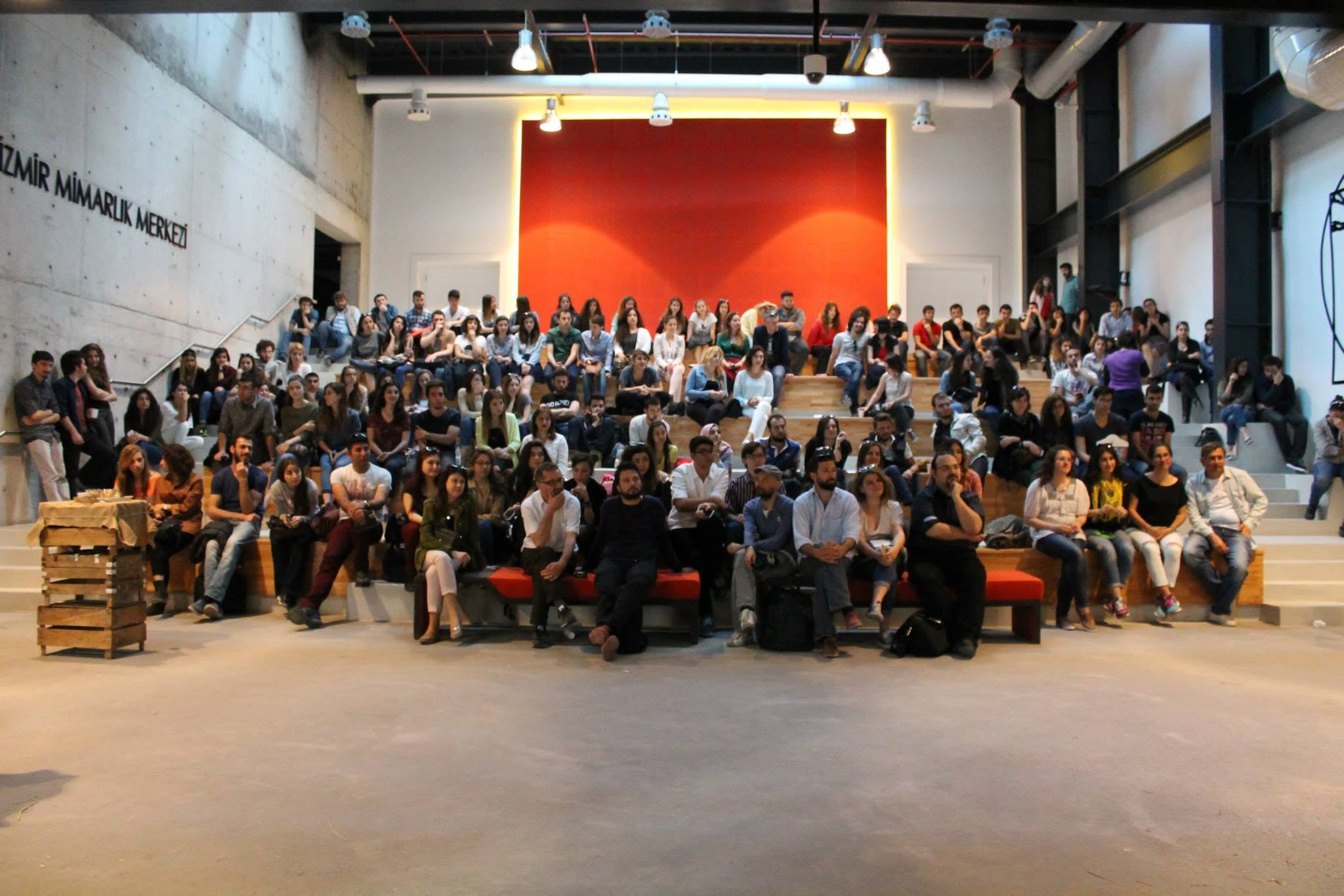 A full auditorium at İzmir Mimarlık Merkezi during the Tasarım Köyü İzmir launch night